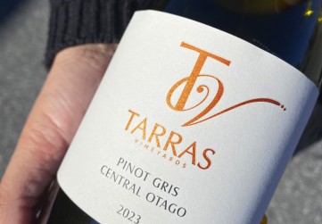Tarras Wine Bottle Photo